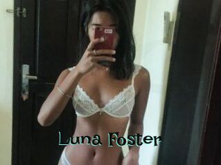 Luna_Foster