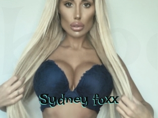 Sydney_foxx